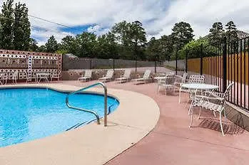Howard Johnson By Wyndham
