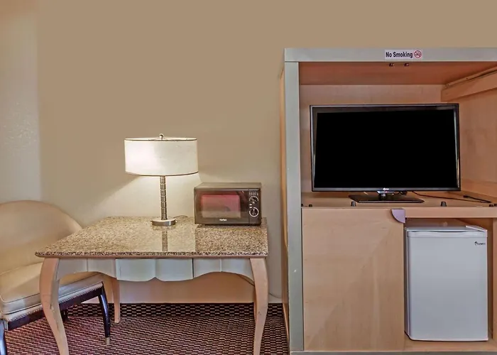 Howard Johnson By Wyndham Hotel 2*